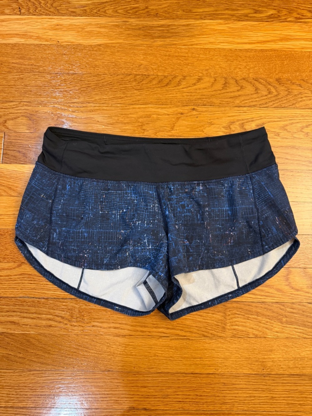 Lululemon Speed Up Short 2.5" City Lights Multi Black/Black - Size 6 *Faded logo